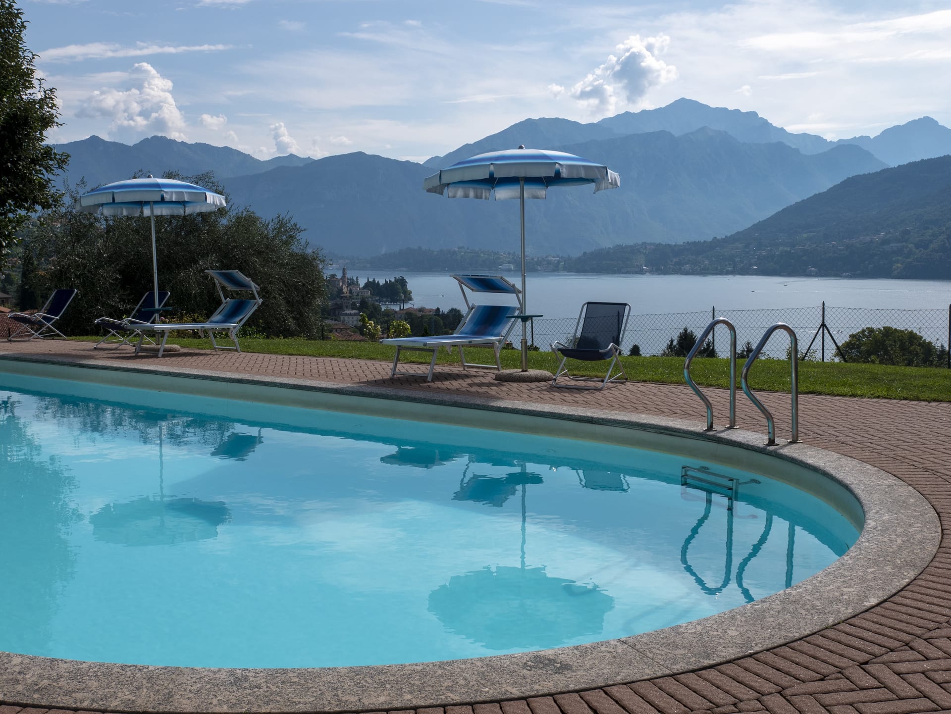 Piscina esterna affacciata sul Lago di Como - Residence Celeste Tremezzina